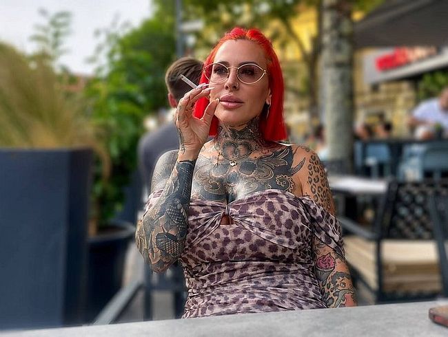 Cat-Coxx Porno Video: Beim Familien Essen heimlich abgeschleppt! Wenn das seine Eltern wüssten