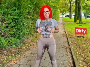 Cat-Coxx Porno Video: Dreckige pi**-Schlampe! Publik XXL Flut in die Leggins