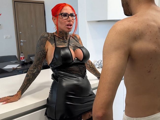Cat-Coxx Porno Video: Wird er endlich Schwiegermuttis Liebling? George 19 muss sich beweisen.